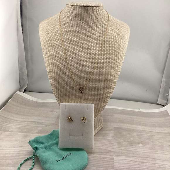 Tiffany & Co. 750 Yellow Gold Heart Necklace and Earrings. - Picture 2 of 2